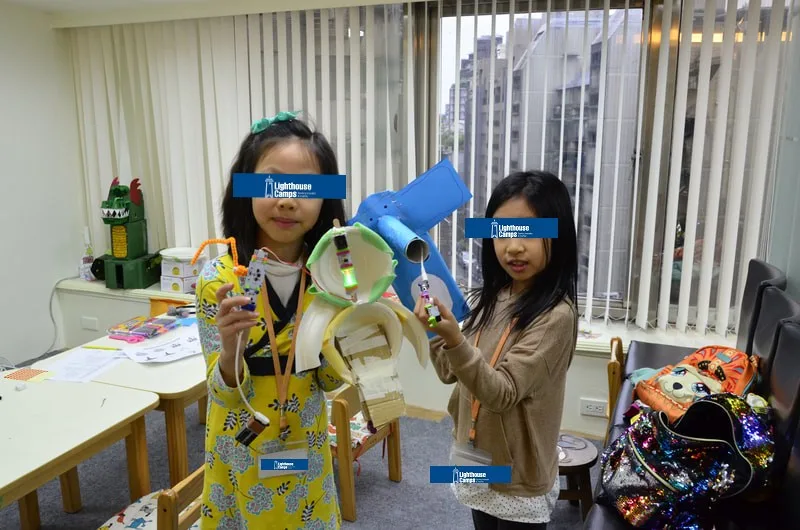 Junior Tech 1: introductory coding class for age 5-7, including Beebot, Scratch Jr., and Little Bits 給5-7歲幼童兒童的入門程式設計課程 